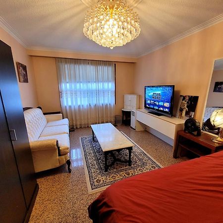 A Stunning Chalet Style Home 토론토 외부 사진