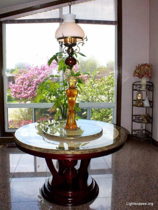 A Stunning Chalet Style Home 토론토 객실 사진