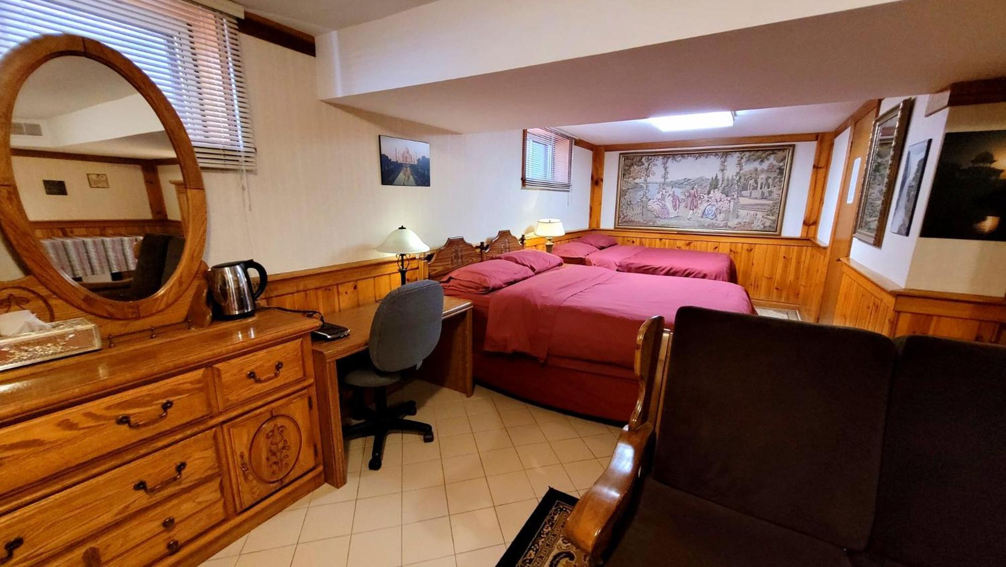 A Stunning Chalet Style Home 토론토 객실 사진