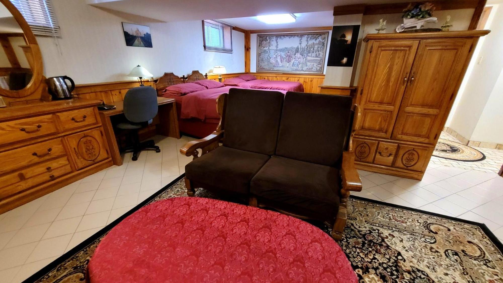 A Stunning Chalet Style Home 토론토 객실 사진