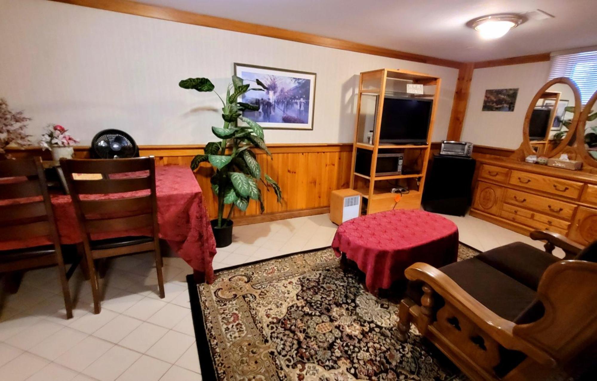 A Stunning Chalet Style Home 토론토 객실 사진